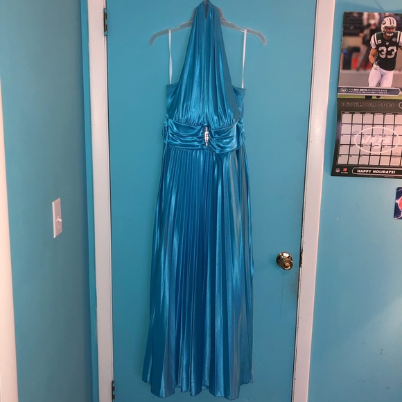 Prom dress-plus size - Picture 1 of 5